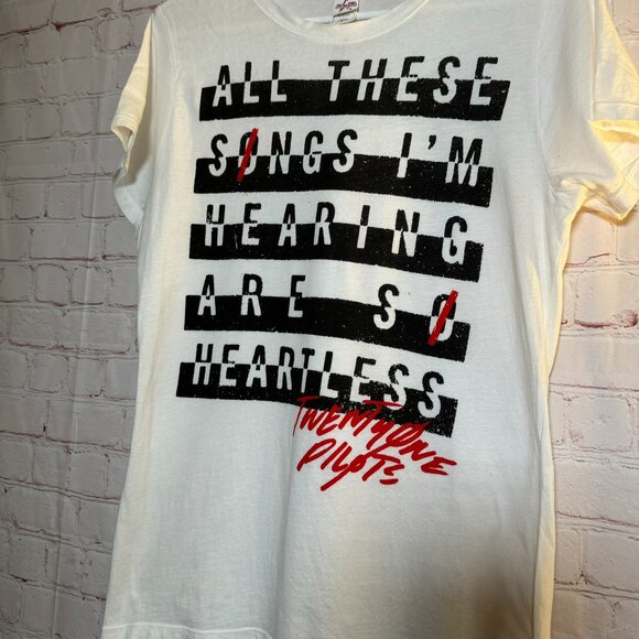 Hot Topic Twenty One Pilots All These Songs I’m Hearing Are So Heartless T Shirt - Picture 2 of 5